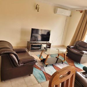 Appartement à 3 Chambres à Coucher