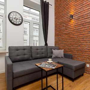 Studio Lit King-Size
