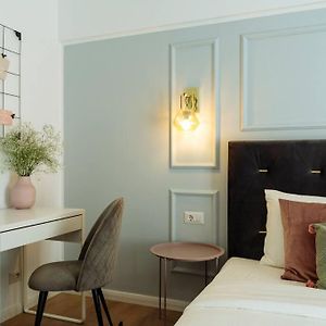 Bright 2Br Apartment - Top Location - City Balcony