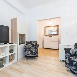 Fresh And Clean Apt For 6 In Koukaki