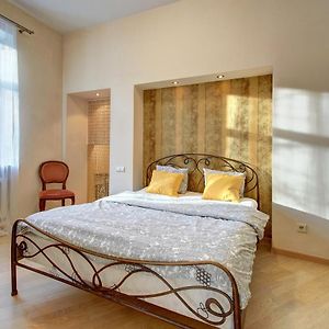 Romantic City Center Apartment In Old Town