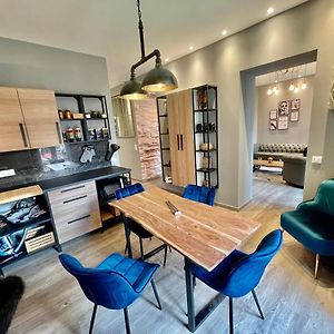 Appartement à 2 Chambres à Coucher