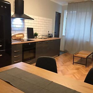 Appartement à 3 Chambres à Coucher