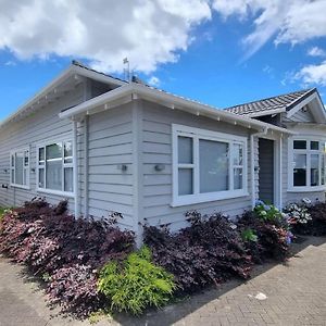 Central Auckland 5-Bedroom Villa With Free Parking