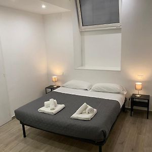 Chambre Lit Queen-Size au Sous-Sol