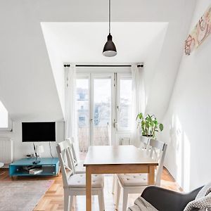 Relax Into Loft Living At A Light-Filled City Escape
