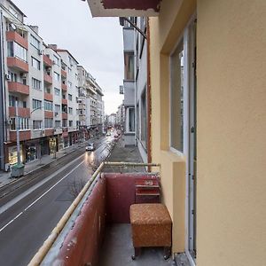 Elegant 2Bdr Apartment With A Balcony