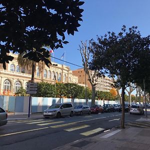Menton façe aux jardins Biovès spacieux et lumineux 2 pièces en hypercentre