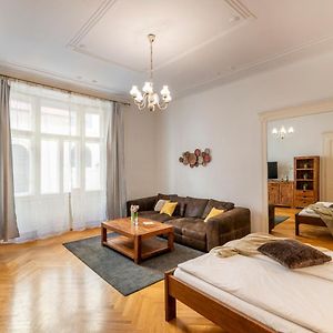 Appartement à 3 Chambres à Coucher