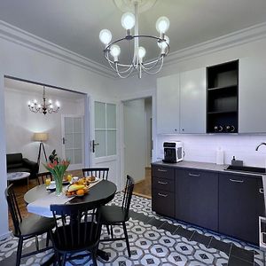 Appartement à 2 Chambres à Coucher