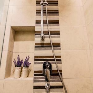 Suite à 2 Chambres à Coucher
