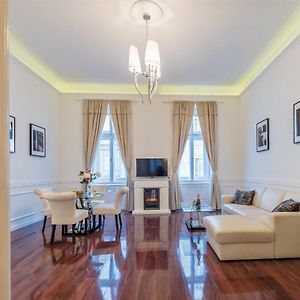 Music Academy Bedroom Suite Cafe Vian Apartman Kft