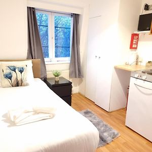 F22-Compact 4Th Flr Studio Fits 1- Near Paddington Station