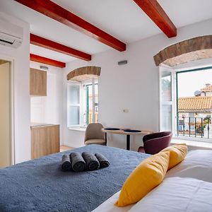 Art Deco City Walls Apartments By Duhomes