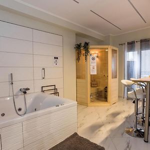 Romantic Deluxe Svite Wise Jacuzzi And Sauna