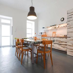 Modern Stylish 2 Bedroom Holiday Apartment