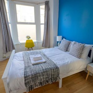 Spacious 5 Bed House, Perfect For Groups, Great Location