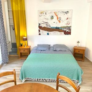 Studio Lit King-Size