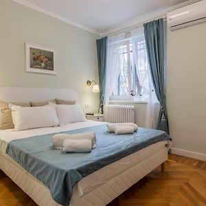 Central Stylish & Cozy One Bedroom Apartment - Adela Accommodation - Ideal For Long Stays