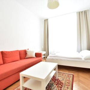 Universum Apartment 3