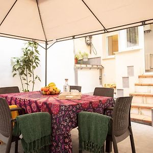 Lugar Especial, Gran Patio, Junto Al Ayuntamiento