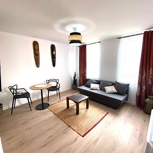 Studio Lit King-Size