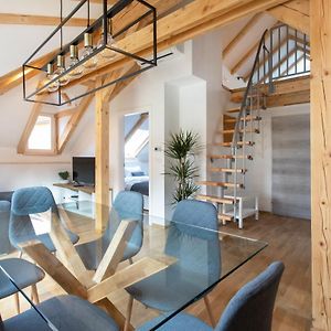 Appartement à 3 Chambres à Coucher
