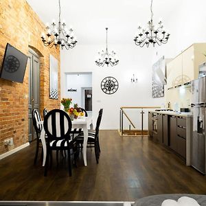 Househost Apartment: Boguslawskiego Street