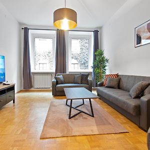 Appartement à 3 Chambres à Coucher