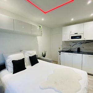 Studio Lit King-Size
