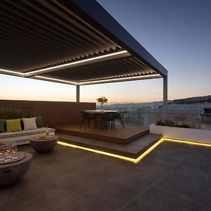 New Stunning Penthouse W/Spectacular Vistas!