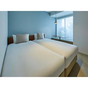 Studio Lit King-Size