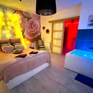 COSY&SPA Appartement Luxe JACUZZI SAUNA Suite Cristal