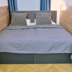 Jimmy'S Apartments Suites