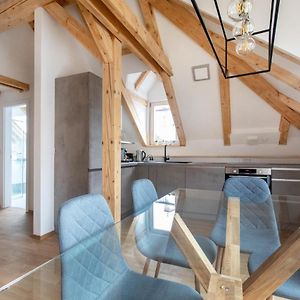 Bright & Spacious Loft In The Heart Of Old Town