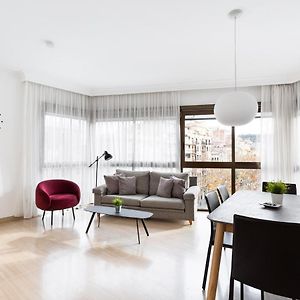 Appartement à 3 Chambres à Coucher