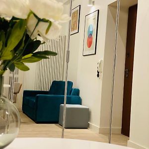 1 Syp, Kawa Vertuo, Kosmetyki Ada, 3 Min Metro Wilenska, By Visitwarsaw Apartments