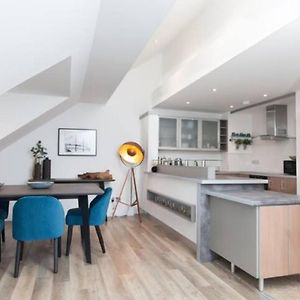 Appartement à 2 Chambres à Coucher
