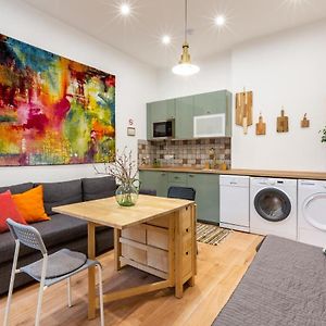 Industrial Style Appartment With Ac Steps To Gozsdu