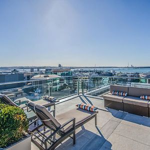 Sophistication Stay-Cation With A Roof Top Pool!