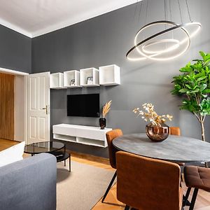 Appartement à 2 Chambres à Coucher