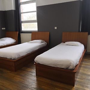 Chambre Juste Pour Hommes Dortoir