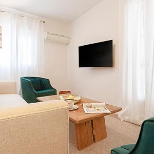 Genteel Home Velarde