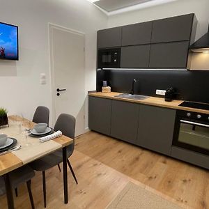 Sipsix Apartment - Modern 2 Bedroom Newly Renovated Flat With Ac In Budapest City Centre