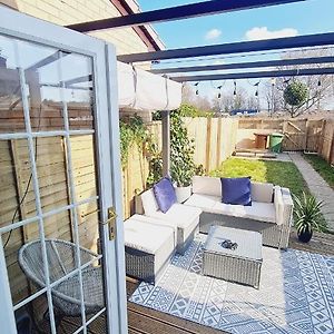 Beautiful 2Bed House With Garden, Walking Distance To Town - Free Parking
