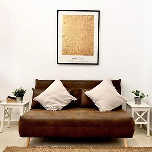 Studio Lit King-Size