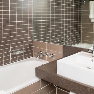 Chambre Standarde Lit Queen-Size avec Accès aux Personnes Handicapées