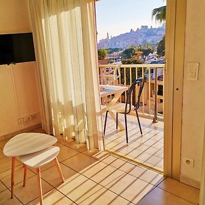 MENTON Studio au BORD DE MER Balcon, Calme, Dernier étage avec Ascenseur et Climatisation