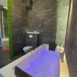 Apartament Bialy Z Jacuzzi