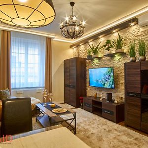 R7 Design Apartment - Hostaid